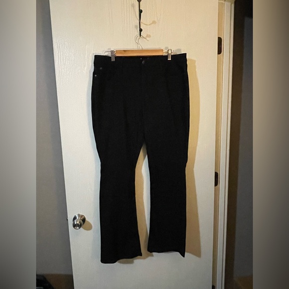 Lee Women's Black Bootcut Jeans Size 16P NWT - Picture 1 of 8